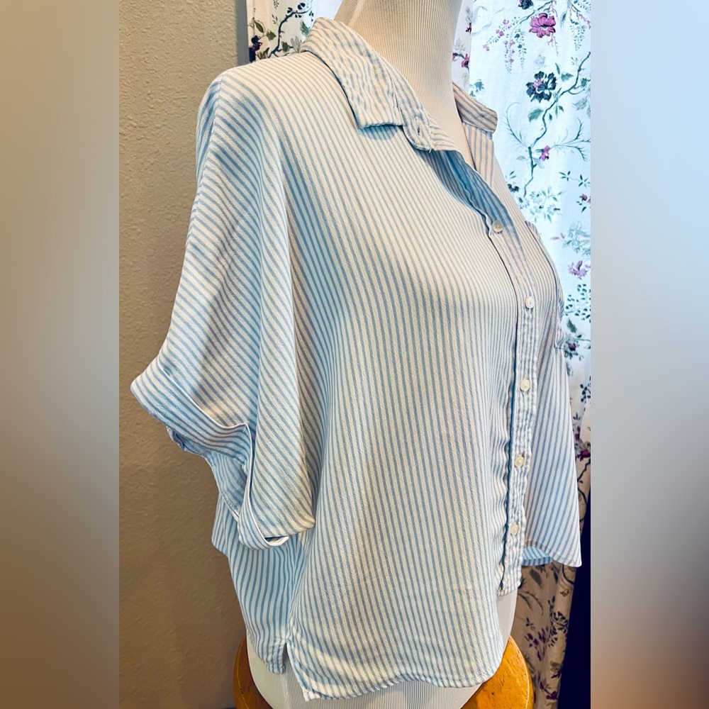 Forever 21 Buttoned Striped Cropped Top Size L 100% Rayon